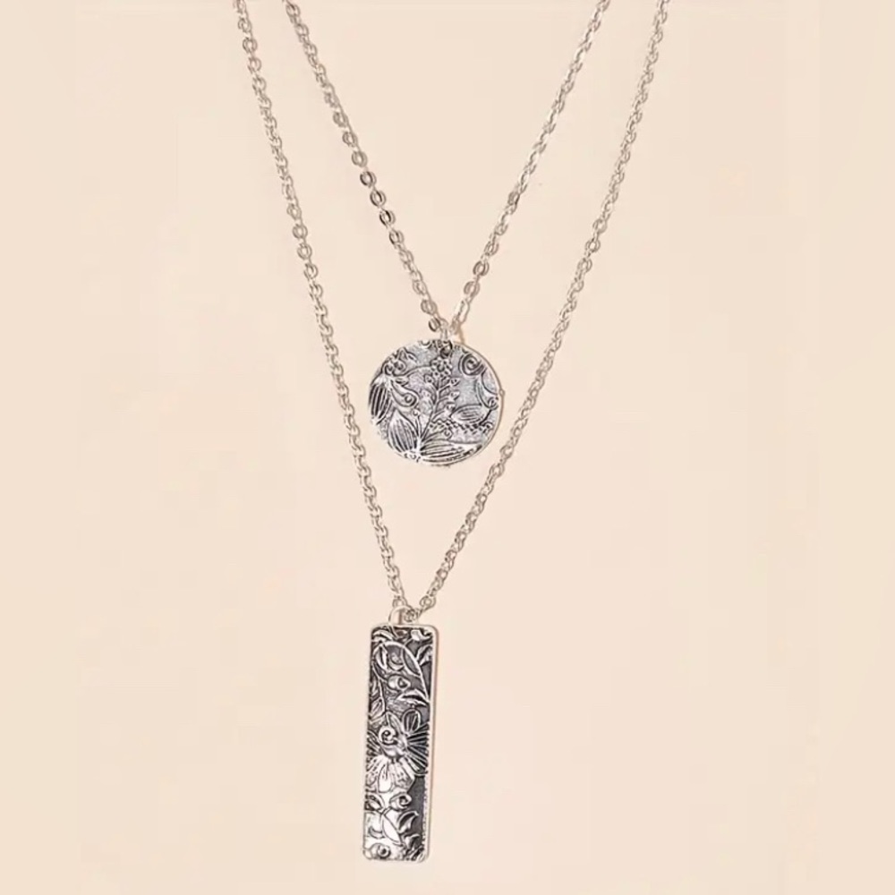 Bohemian floral engraved silver layered necklace medallion and bar adjustable - Picture 6 of 8